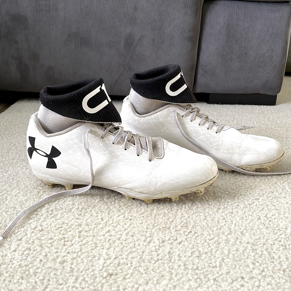 Under Armour 10VE Football Cleats